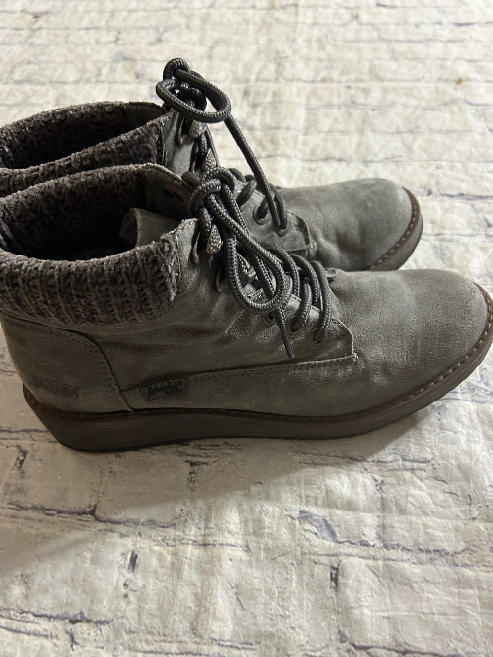 BLOWFISH MALIBU COMET 4 EARTH GREY FAUX SUEDE SOCK COLLAR LACE UP COMBAT BOOTIES
